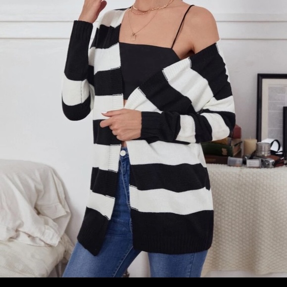 Black and White Wide Striped Cardigan in L - Picture 3 of 3